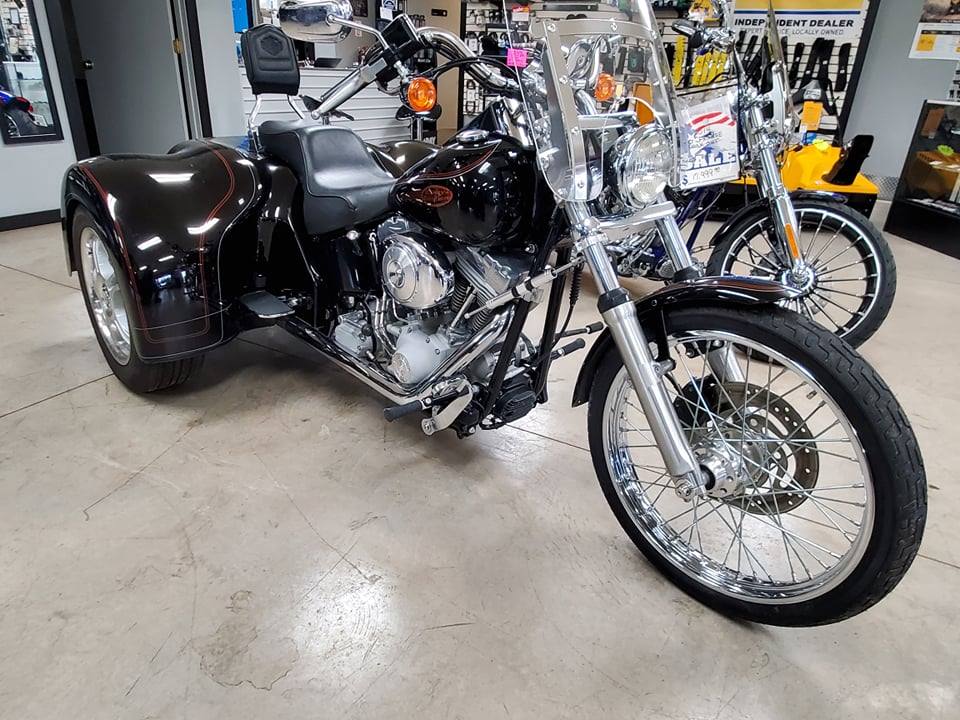 You are currently viewing SOLD – Harley 2004 FXSTC Softail Trike