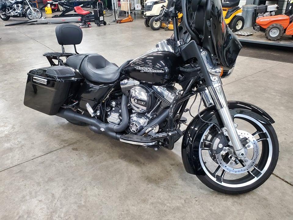 You are currently viewing SOLD – Harley 2015 FLHX